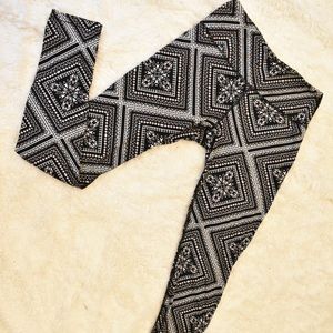 🏹Tribal printed leggings 💗🖤